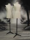 BUSTO NERO/BEIGE CON TREPPIEDE - foto 1