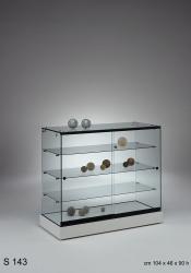 LOW SHOWCASE